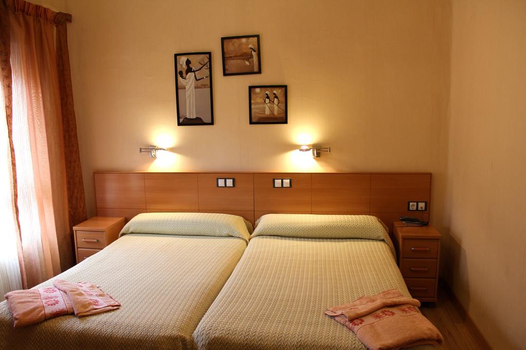 Hostal De La Torre Hostal Economico 바야돌리드 객실 사진