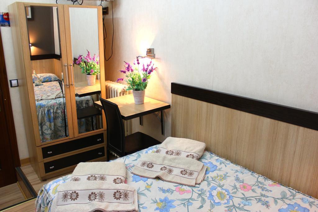 Hostal De La Torre Hostal Economico 바야돌리드 객실 사진