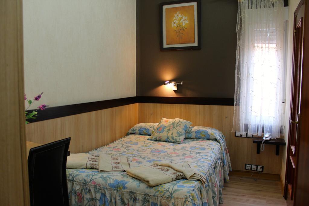 Hostal De La Torre Hostal Economico 바야돌리드 객실 사진