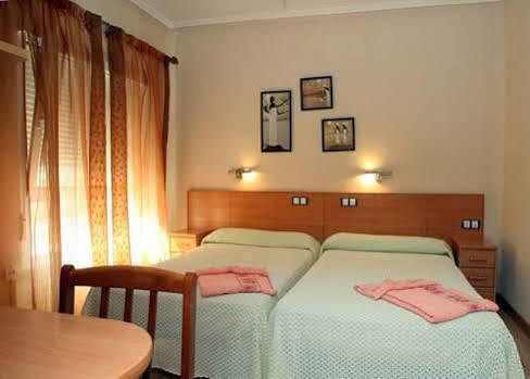 Hostal De La Torre Hostal Economico 바야돌리드 외부 사진