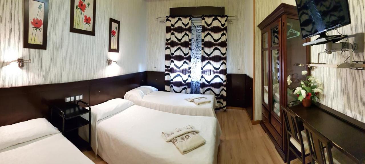 Hostal De La Torre Hostal Economico 바야돌리드 외부 사진