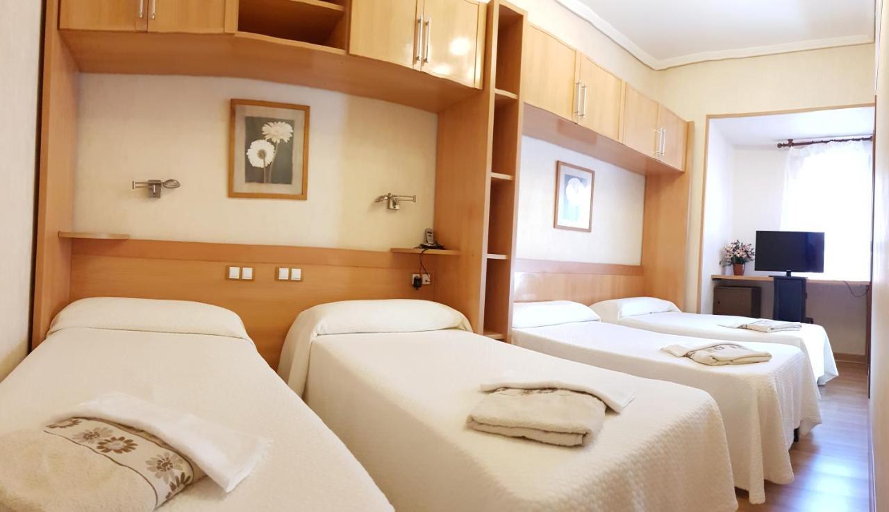 Hostal De La Torre Hostal Economico 바야돌리드 외부 사진