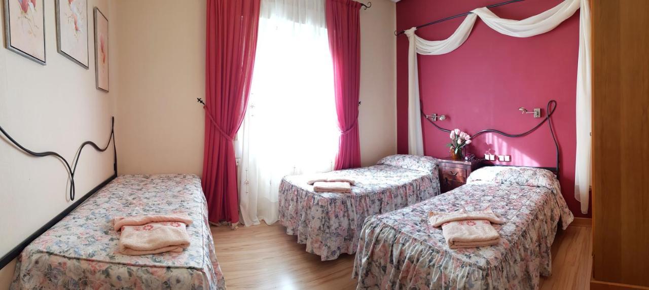 Hostal De La Torre Hostal Economico 바야돌리드 외부 사진