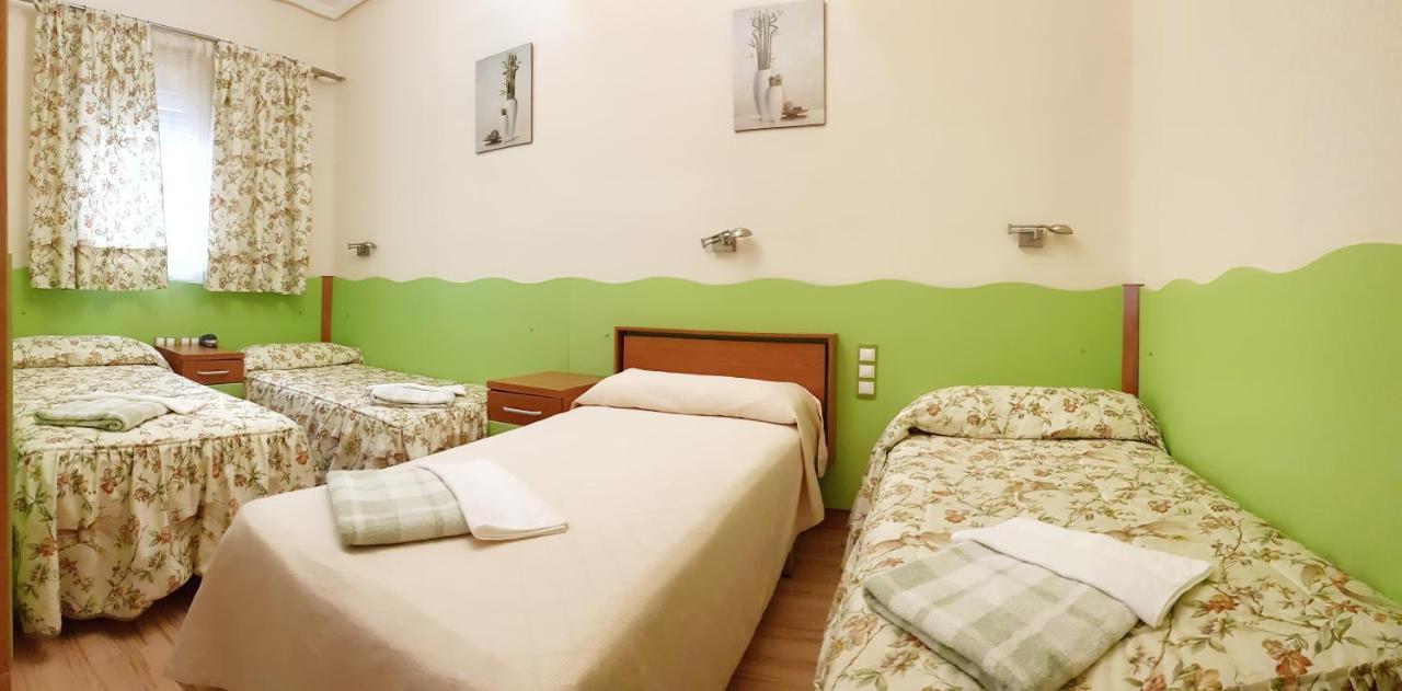 Hostal De La Torre Hostal Economico 바야돌리드 외부 사진